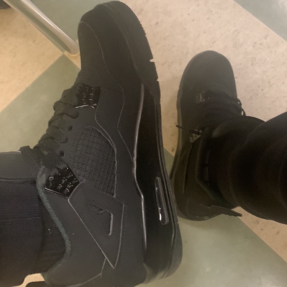 Jordan 4 Black Cat - Picture 2 of 4